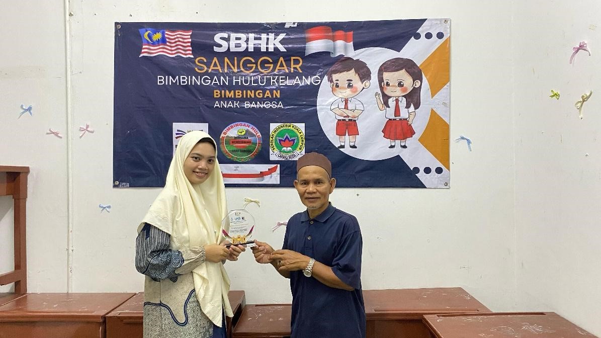 Pelepasan Mahasiswi KKN UNIDA Gontor dan Penyerahan Cinderamata untuk SB Hulu Klang